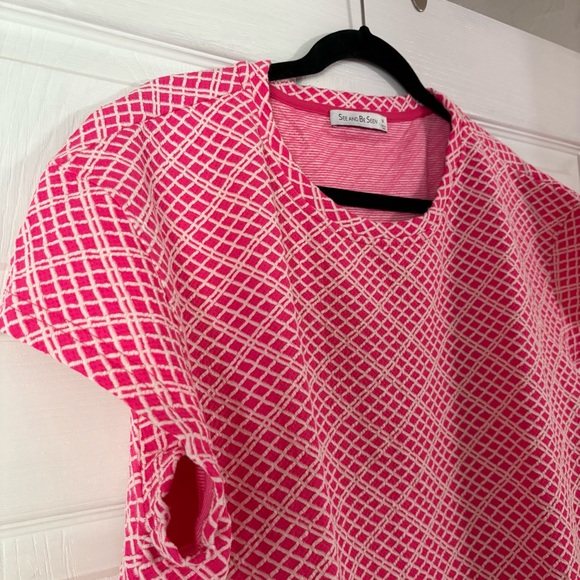 See and Be Seen Pink & White Top - Picture 2 of 6